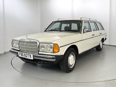 Lot 62 - 1982 Mercedes-Benz 200T