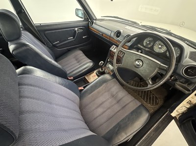 Lot 62 - 1982 Mercedes-Benz 200T