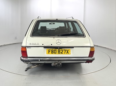 Lot 62 - 1982 Mercedes-Benz 200T