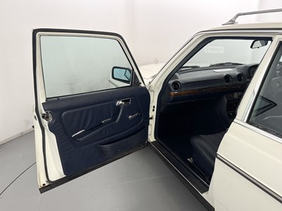 Lot 62 - 1982 Mercedes-Benz 200T