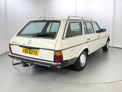 Lot 62 - 1982 Mercedes-Benz 200T