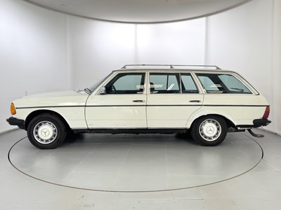 Lot 62 - 1982 Mercedes-Benz 200T