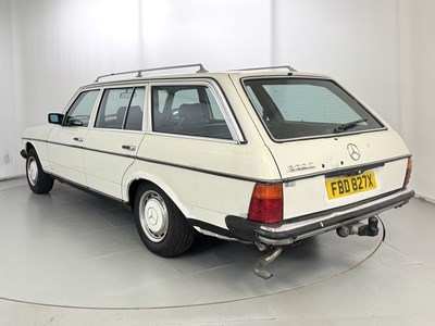 Lot 62 - 1982 Mercedes-Benz 200T