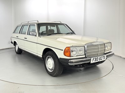Lot 62 - 1982 Mercedes-Benz 200T