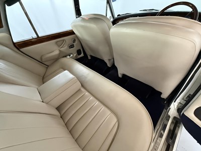 Lot 33 - 1975 Bentley T1