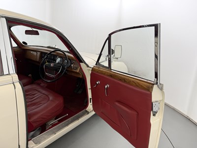 Lot 107 - 1968 Jaguar MK2