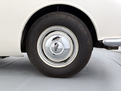 Lot 107 - 1968 Jaguar MK2