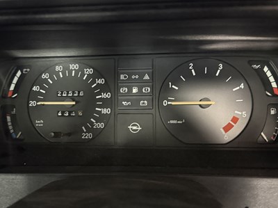 Lot 109 - 1992 Opel Rekord GSI V6
