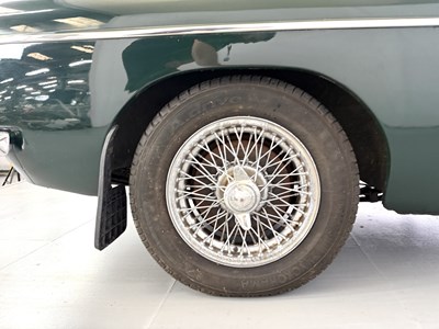 Lot 87 - 1972 MG BGT