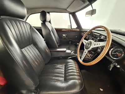 Lot 87 - 1972 MG BGT