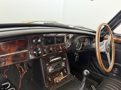 Lot 87 - 1972 MG BGT