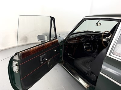 Lot 87 - 1972 MG BGT
