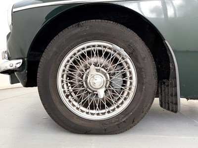 Lot 87 - 1972 MG BGT