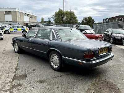 Lot 187 - 1998 Daimler V8 - NO RESERVE
