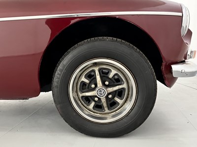 Lot 13 - 1977 MG B Roadster