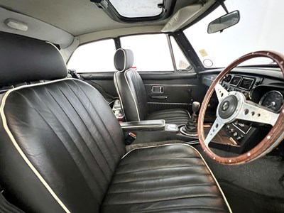 Lot 98 - 1974 MG BGT